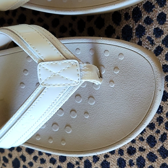 Vionic flip flops sandals size 8.5 or 9 - Picture 1 of 14